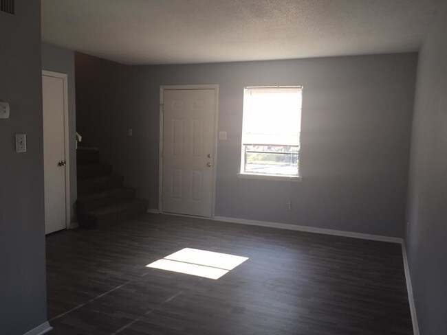 Building Photo - 540 Regal Heights Dr