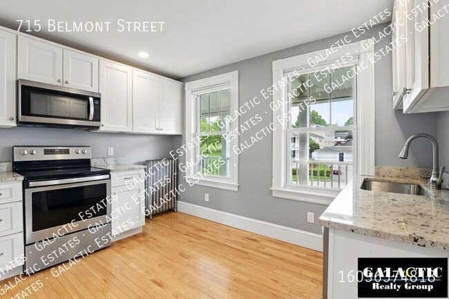 Building Photo - 715 Belmont St