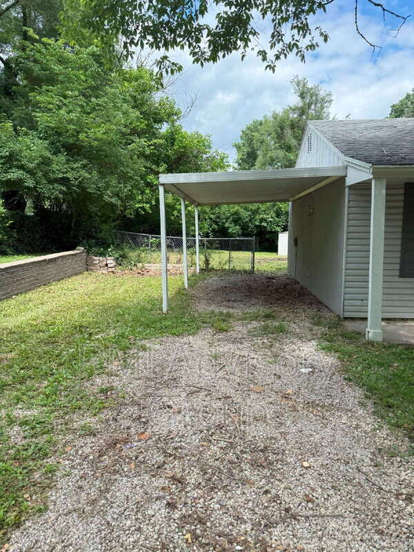 Building Photo - 2524 SW Valley Brook Ln
