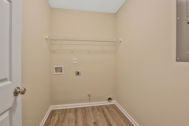 Building Photo - 5240 Rock Pl Dr SW