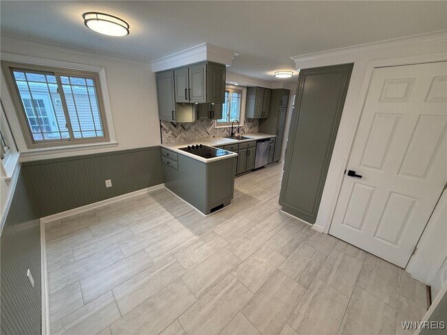 Building Photo - 307 Grandview Ave