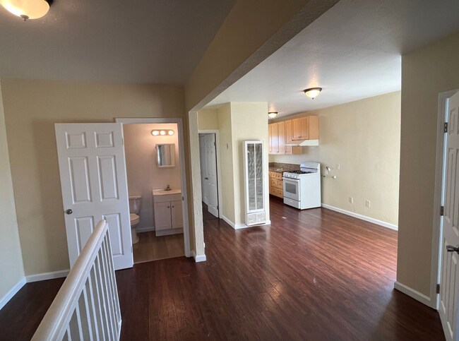 Building Photo - 402 Bissell Ave