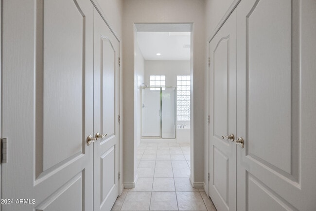 Building Photo - 6572 Shooting Star Way