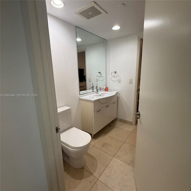 Building Photo - 475 Brickell Ave