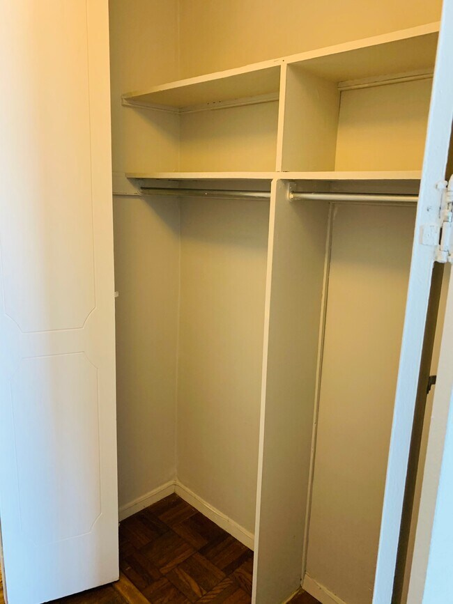 Building Photo - 2000 Linwood Ave