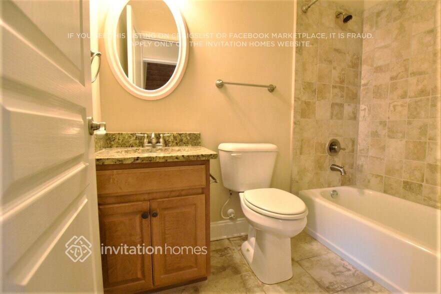 Building Photo - 9207 Golfview Cir