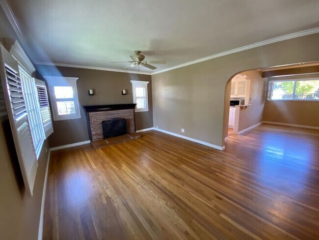 Building Photo - 238 Jackson St