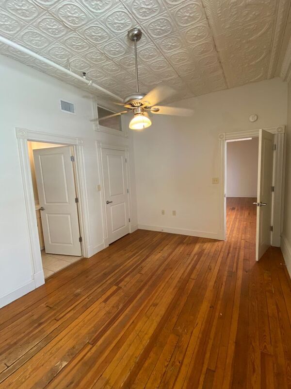 Building Photo - 121 W Broad St