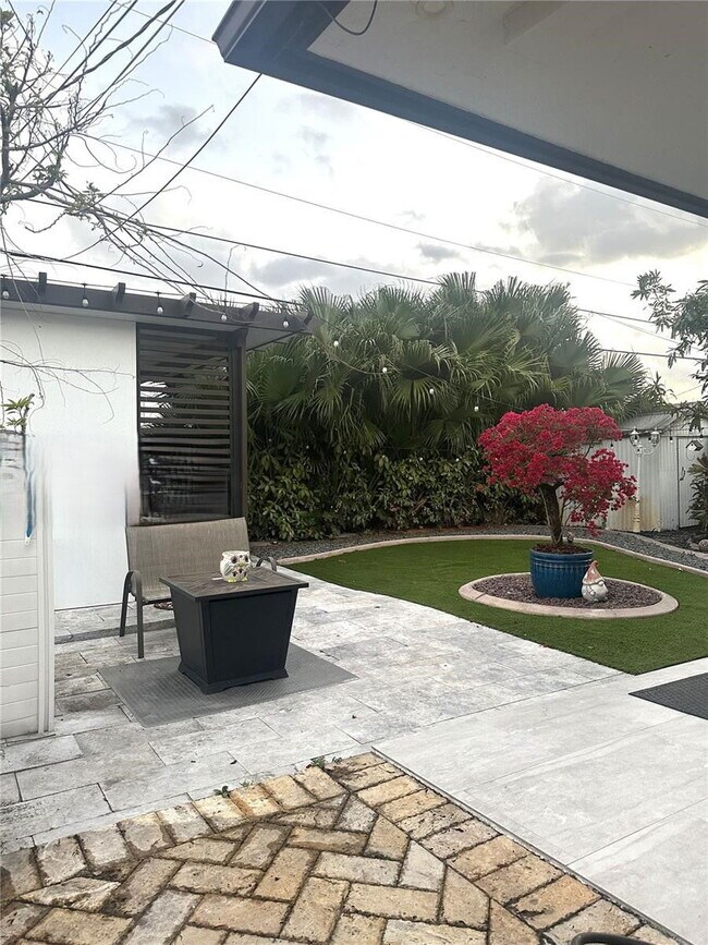 Building Photo - Southwest 3rd Street, Miami, FL 33184 - 4 BR 3 BA single-family home