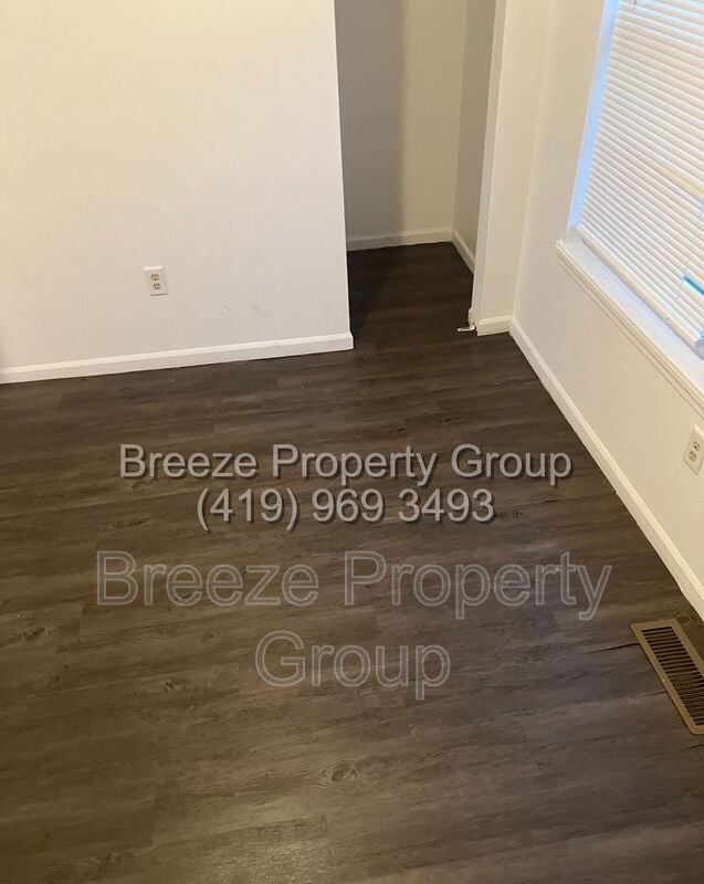 Building Photo - 518 Hope St