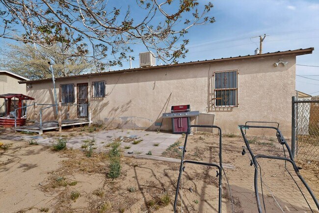 Building Photo - Rural South Valley 4 Bedroom  1.75 Bath 1256/sf