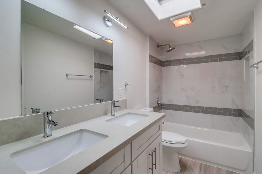 Building Photo - 3080 Island Ave