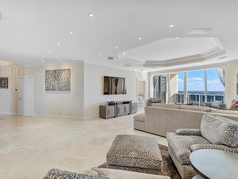 Building Photo - 3200 N Ocean Blvd