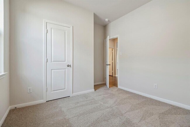 Building Photo - 16448 Blossom Grv Dr