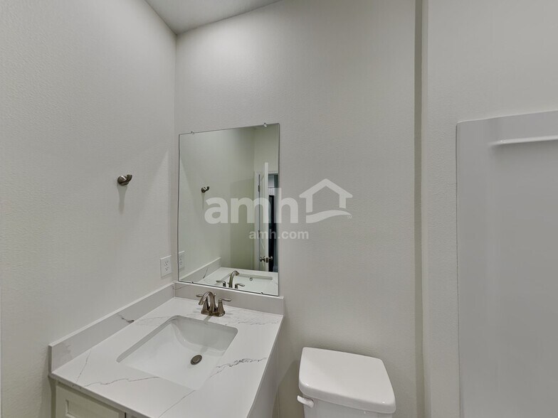 Building Photo - 5757 Oesterle Rd