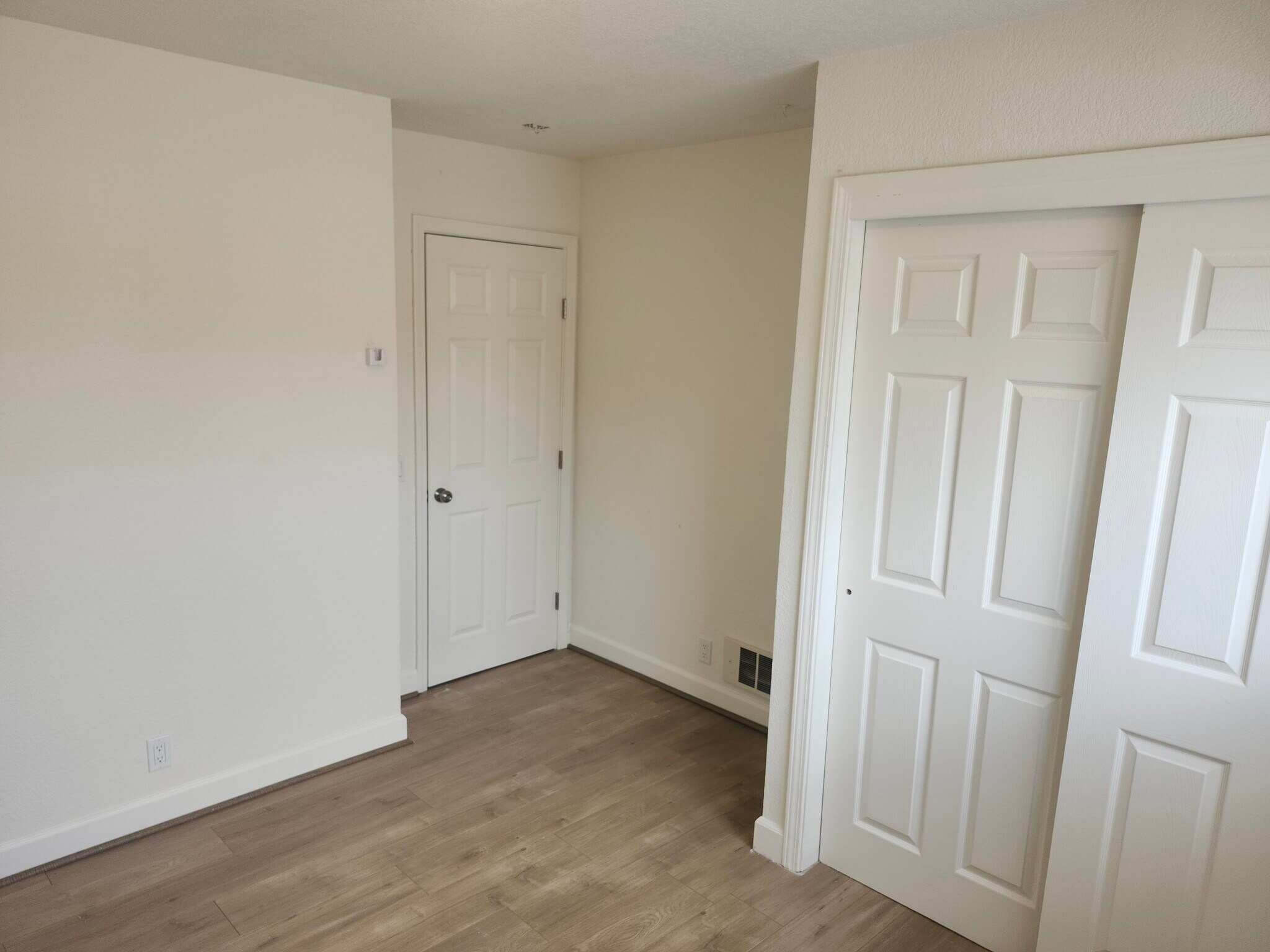 Building Photo - 402 S Laurel St