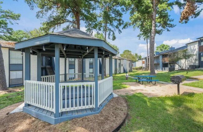 Building Photo - 2020 Plantation Dr