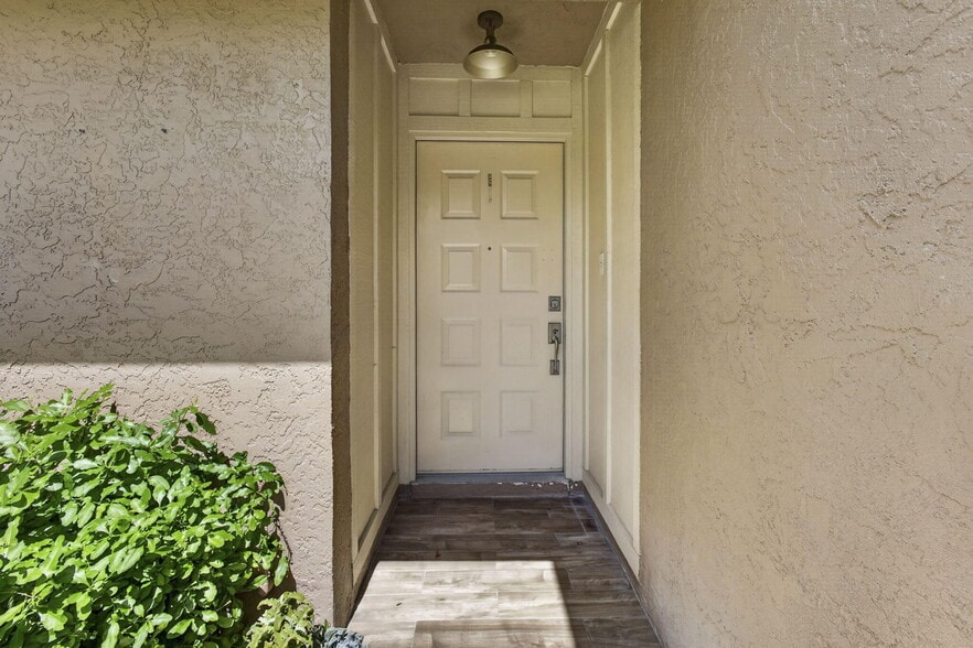 Building Photo - 11894 Donlin Dr