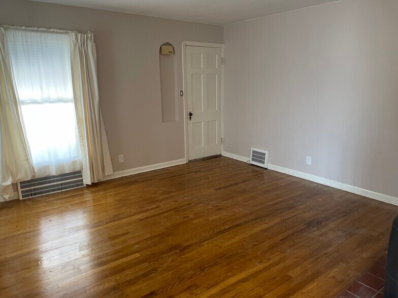 Building Photo - 4361 W 58th St