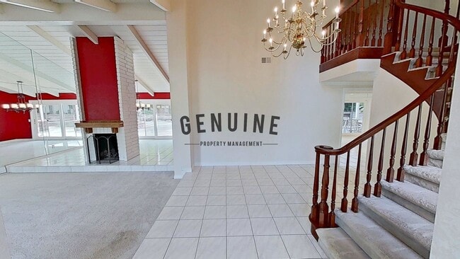 Building Photo - Large 4 Bedroom House with Pebble Bottom Pool - Backyard Oasis!