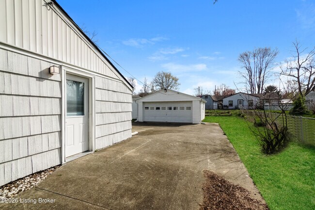 Building Photo - 9613 El Prado St