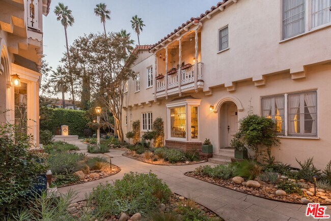 Building Photo - 1930 Rodney Dr