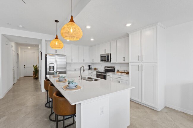 Building Photo - 15375 Grn Acrs Ave