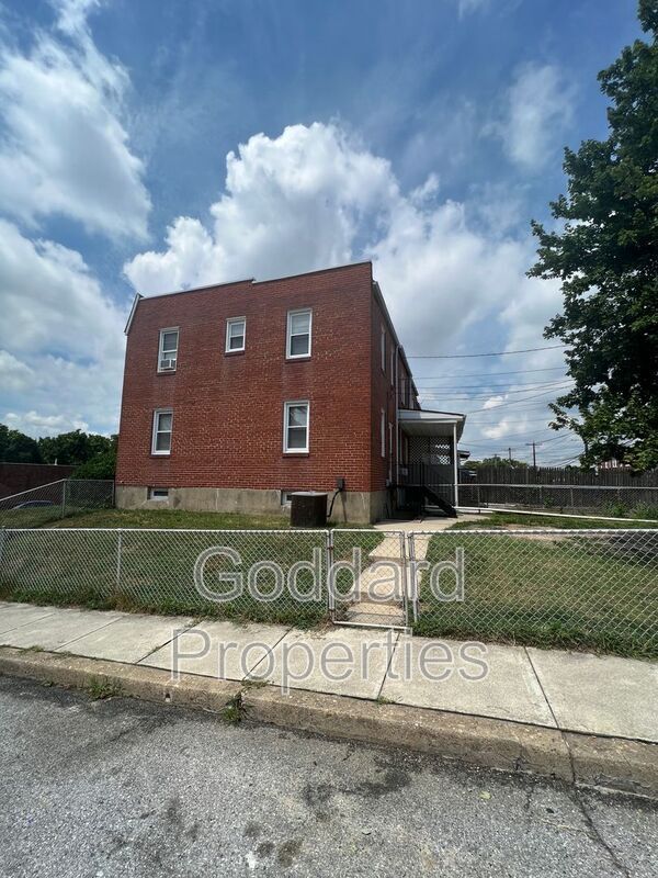 Building Photo - 1935 Whistler Ave