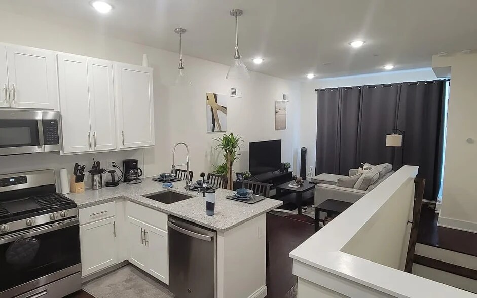 Building Photo - 512 W Montgomery Ave