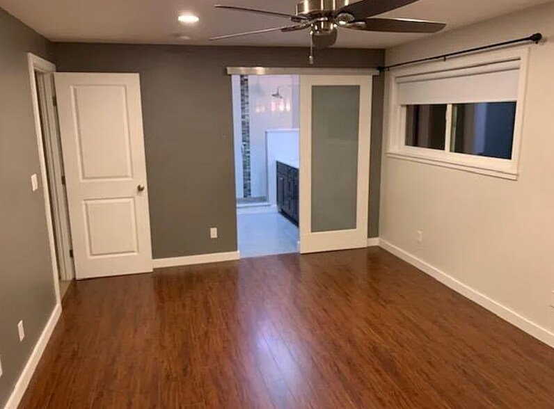Primary bedroom w/ensuite bathroom - 13234 SE 261st St