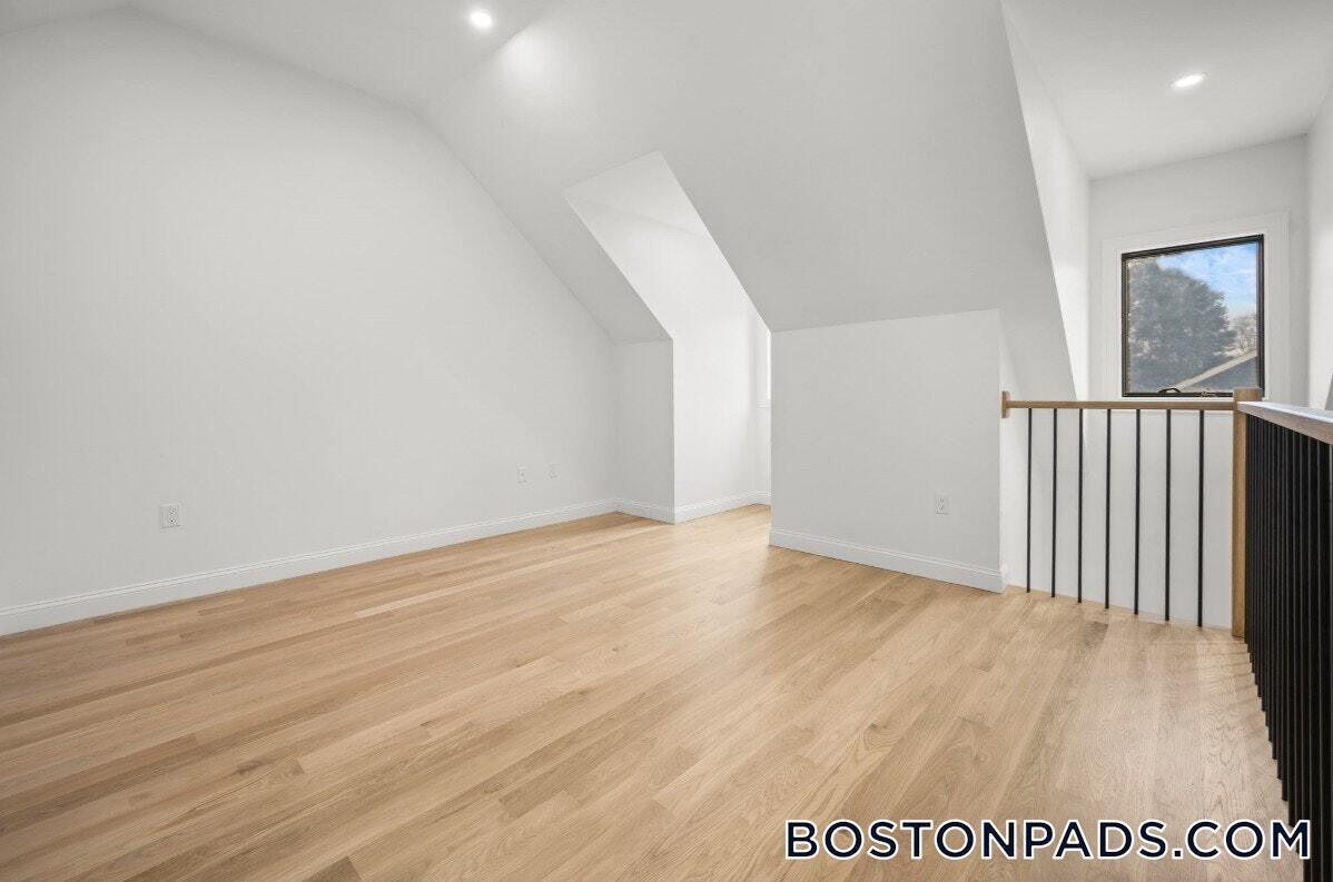 Building Photo - 23 Cedar St