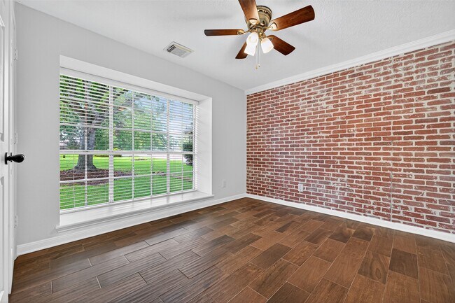 Building Photo - 319 Fantasy Ln