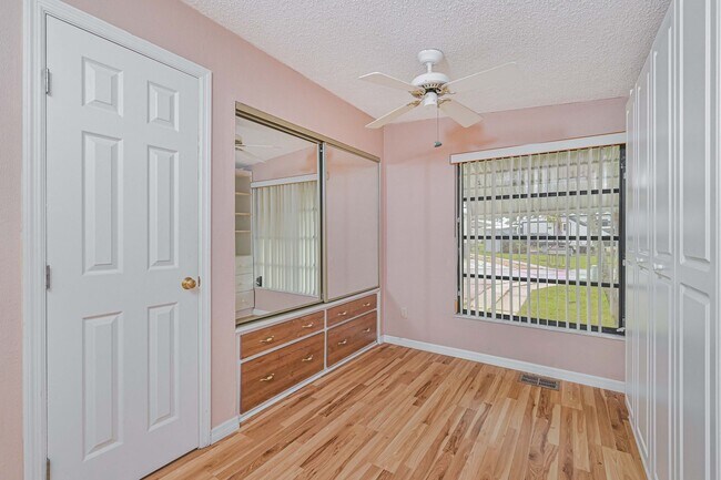 Building Photo - NOW AVAILABLE - 1/1 Manufactured Home in Estero!