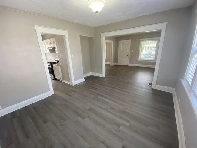 Building Photo - 318 Haney Ave