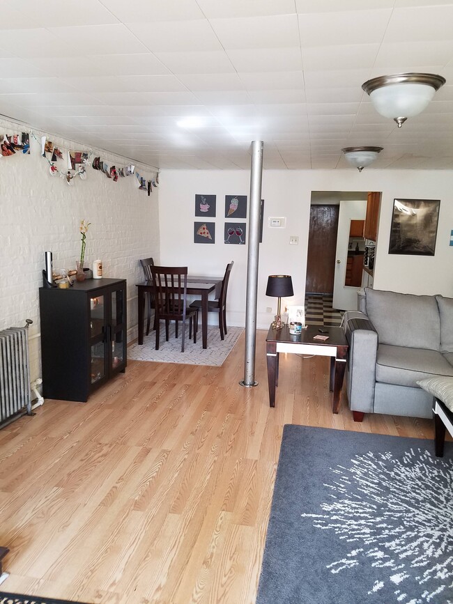 Dining Area - 1218 W Columbia Ave