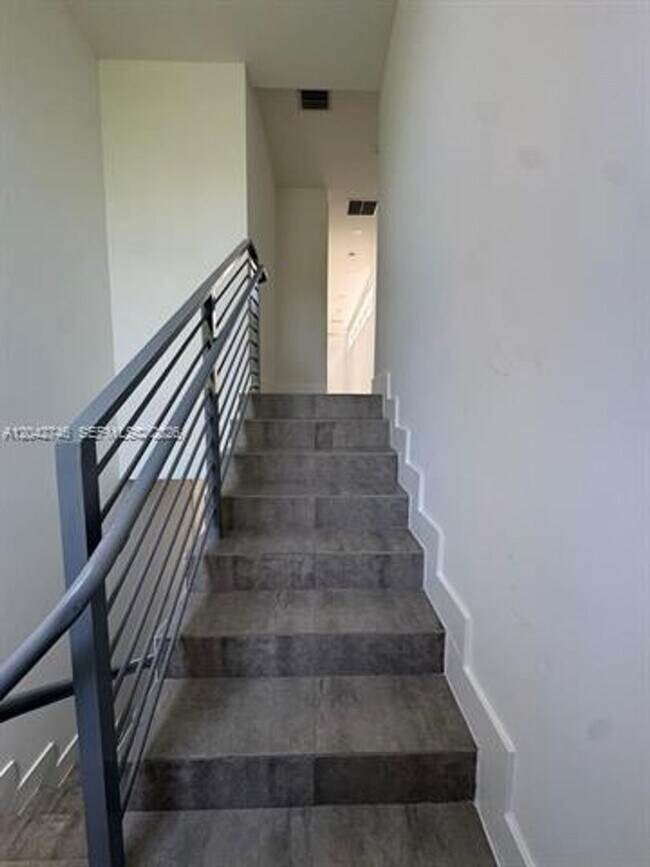 Building Photo - 2947 SW 27th Terrace