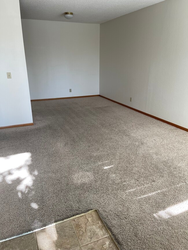 Building Photo - 204 Famoso Plaza