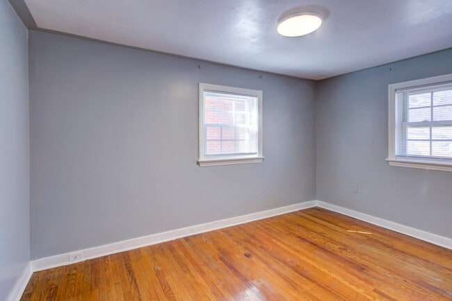 Building Photo - 824 Wabank St