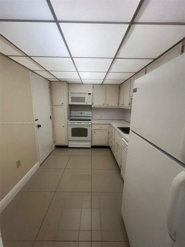 Building Photo - 1965 S Ocean Dr