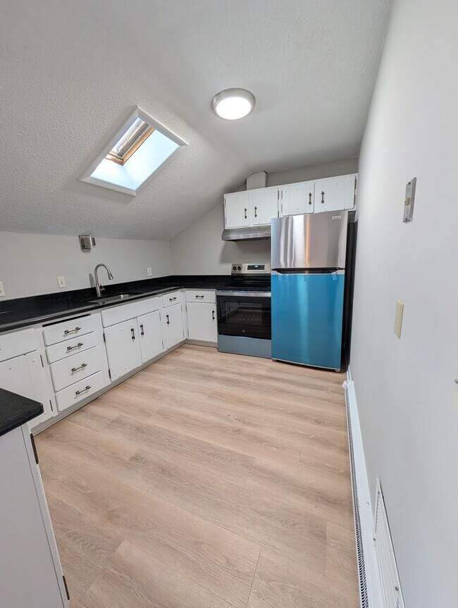 Building Photo - 240 S Main St