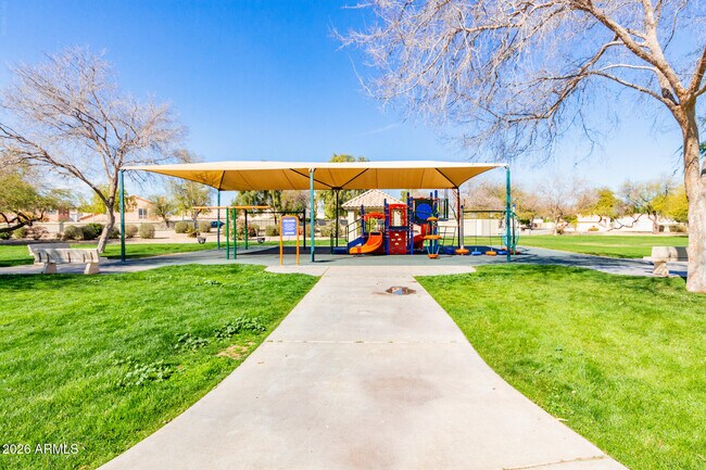 Building Photo - 3103 N Meadow Ln
