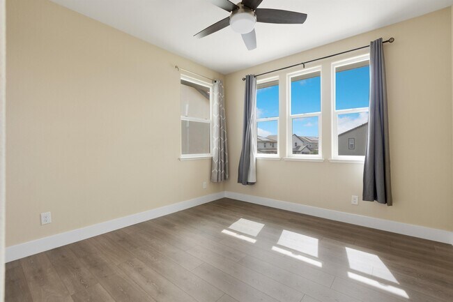 Building Photo - 10068 Carinata Dr