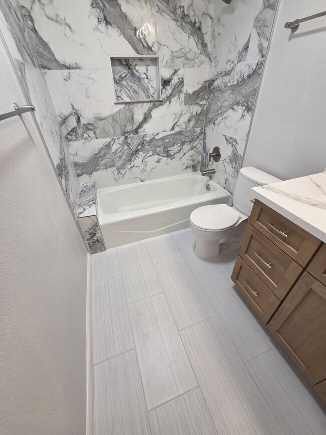 Building Photo - $4,200 p/mo - 3br/2ba in one of Oceanside's finest neighborhoods