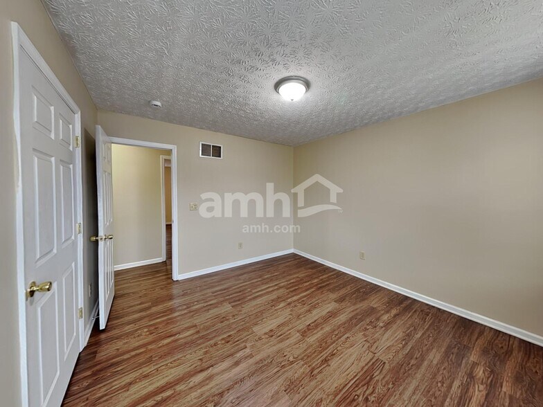 Building Photo - 1713 Convair Dr