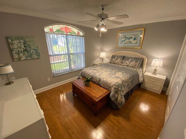 Building Photo - Spectacular ANNUAL LEASE, Fully Furnished ...