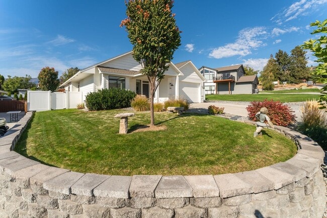 Building Photo - 3 Bedroom, 2 Bath Home