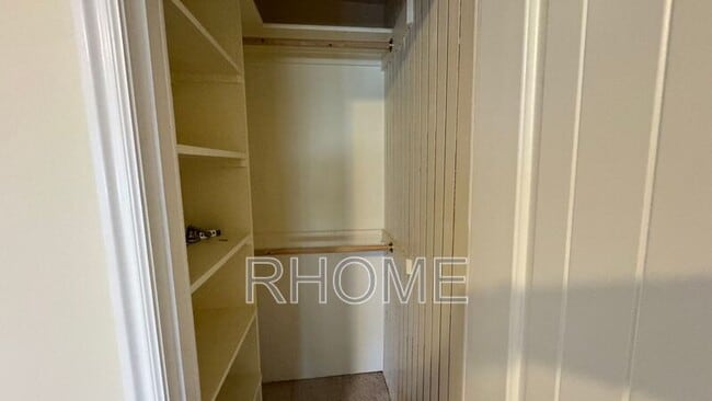 Building Photo - 1054 Wilson Ave S