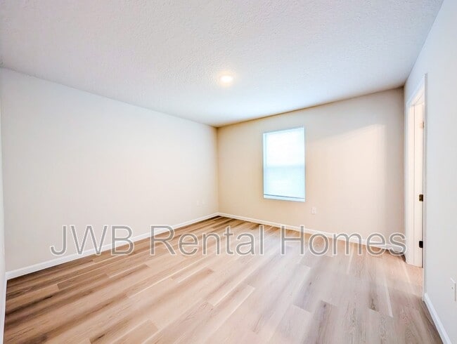 Building Photo - 6052 Redpoll Ave