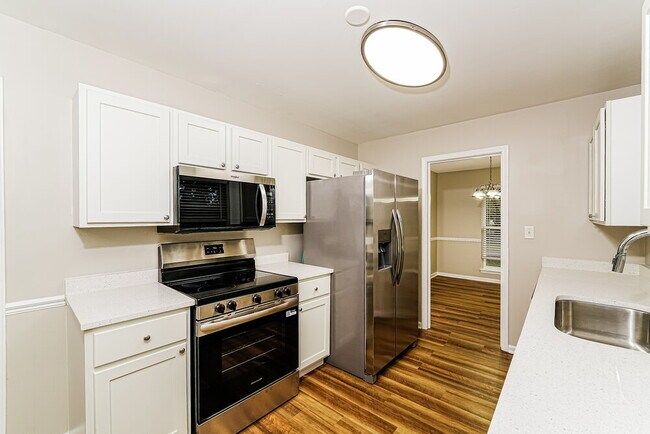 Building Photo - 1831 Mara Dr NE