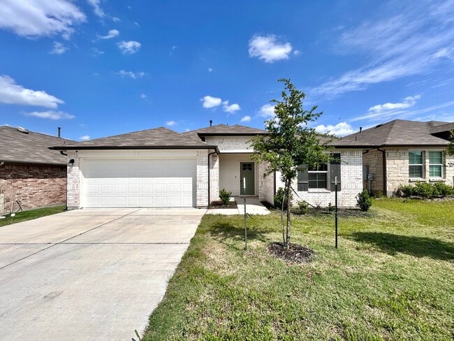 Primary Photo - Beautiful 3/BR 2/BA Home with Upgraded Kit...